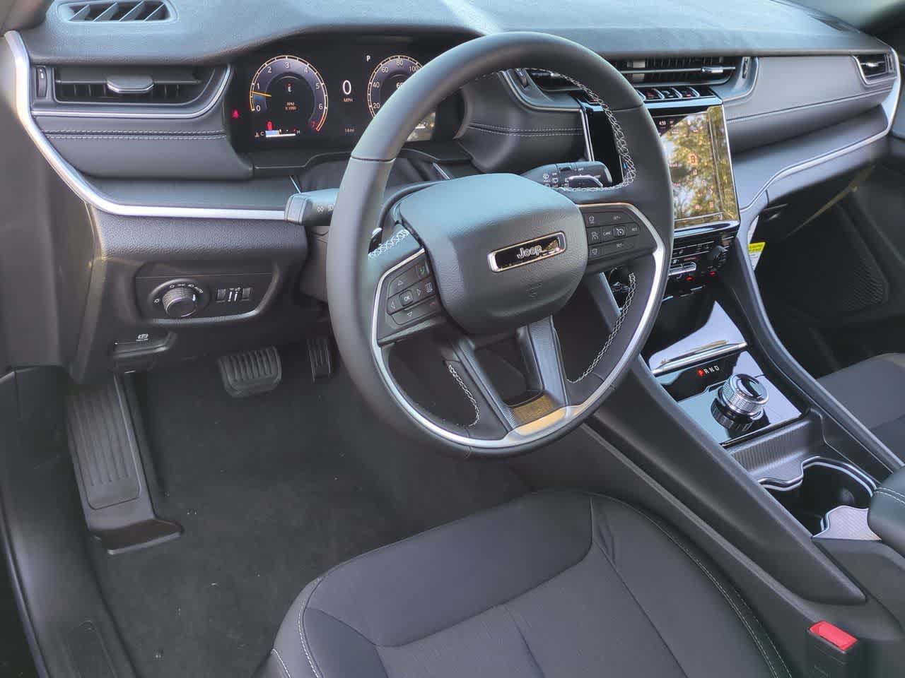 2025 Jeep Grand Cherokee GRAND CHEROKEE LAREDO X 4X4