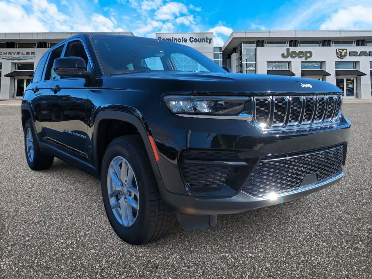 2025 Jeep Grand Cherokee GRAND CHEROKEE LAREDO X 4X4
