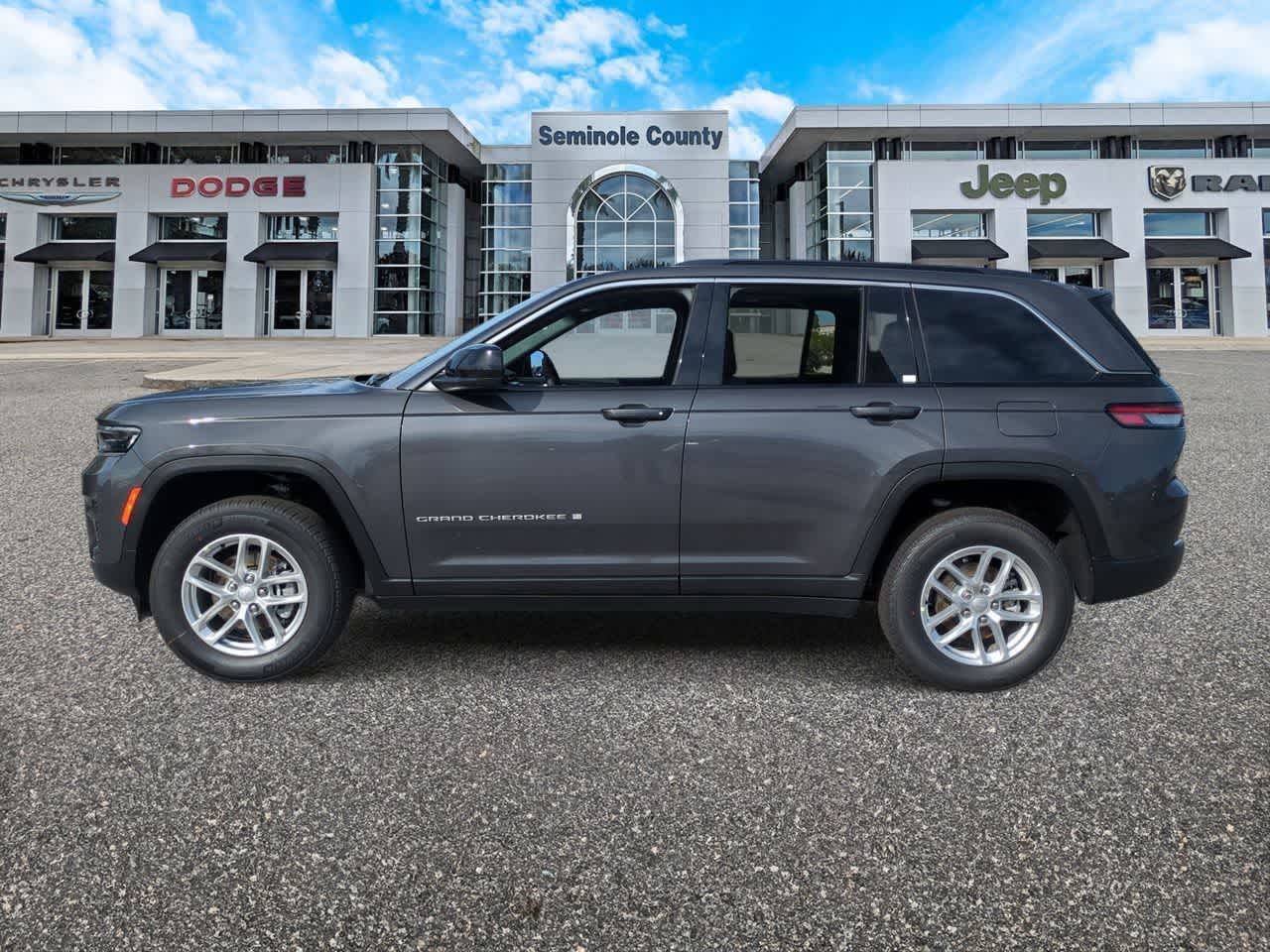 Jeep Grand Cherokee 2026 GRAND CHEROKEE LAREDO X 4X4