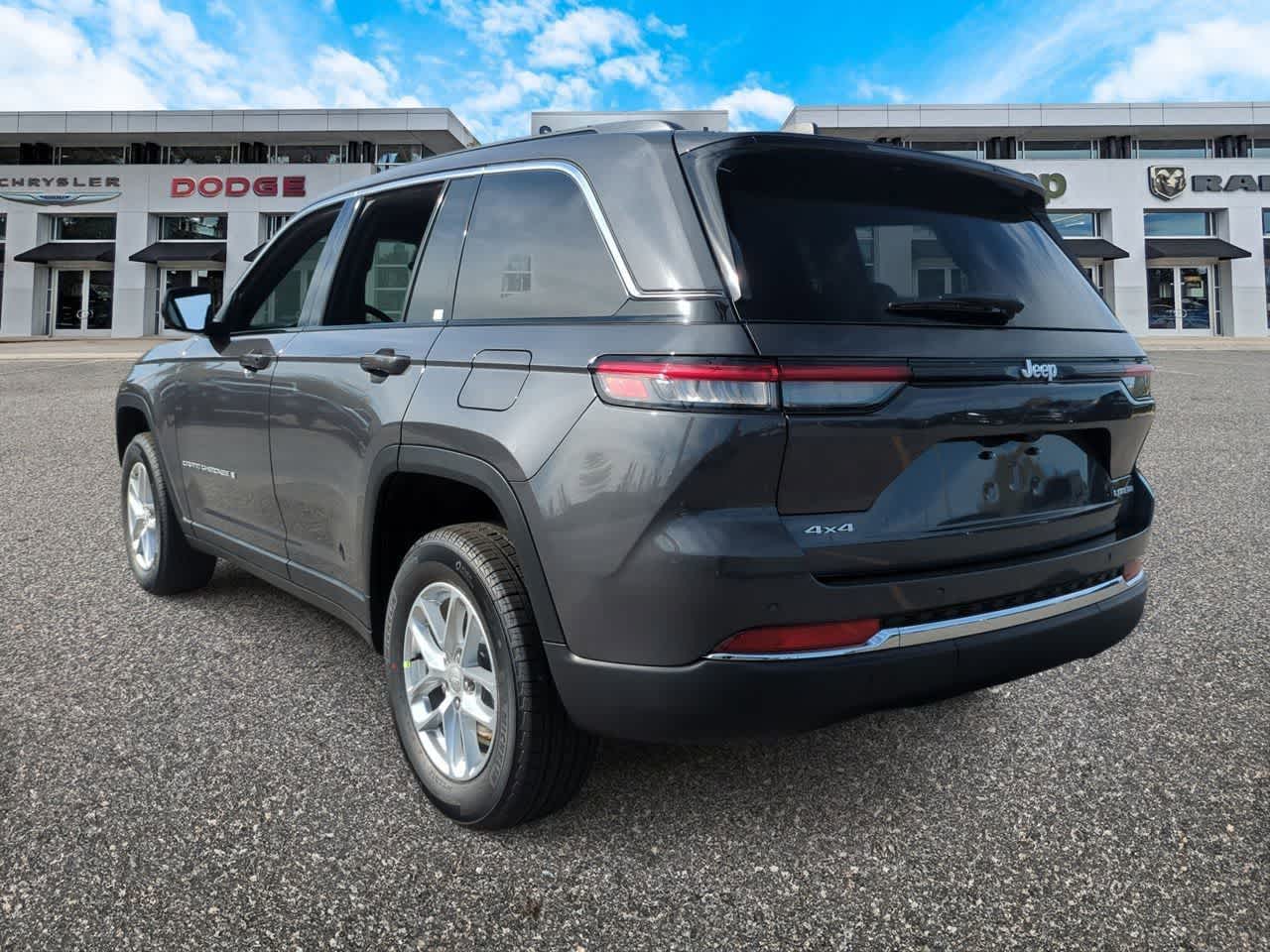 Jeep Grand Cherokee 2026 GRAND CHEROKEE LAREDO X 4X4