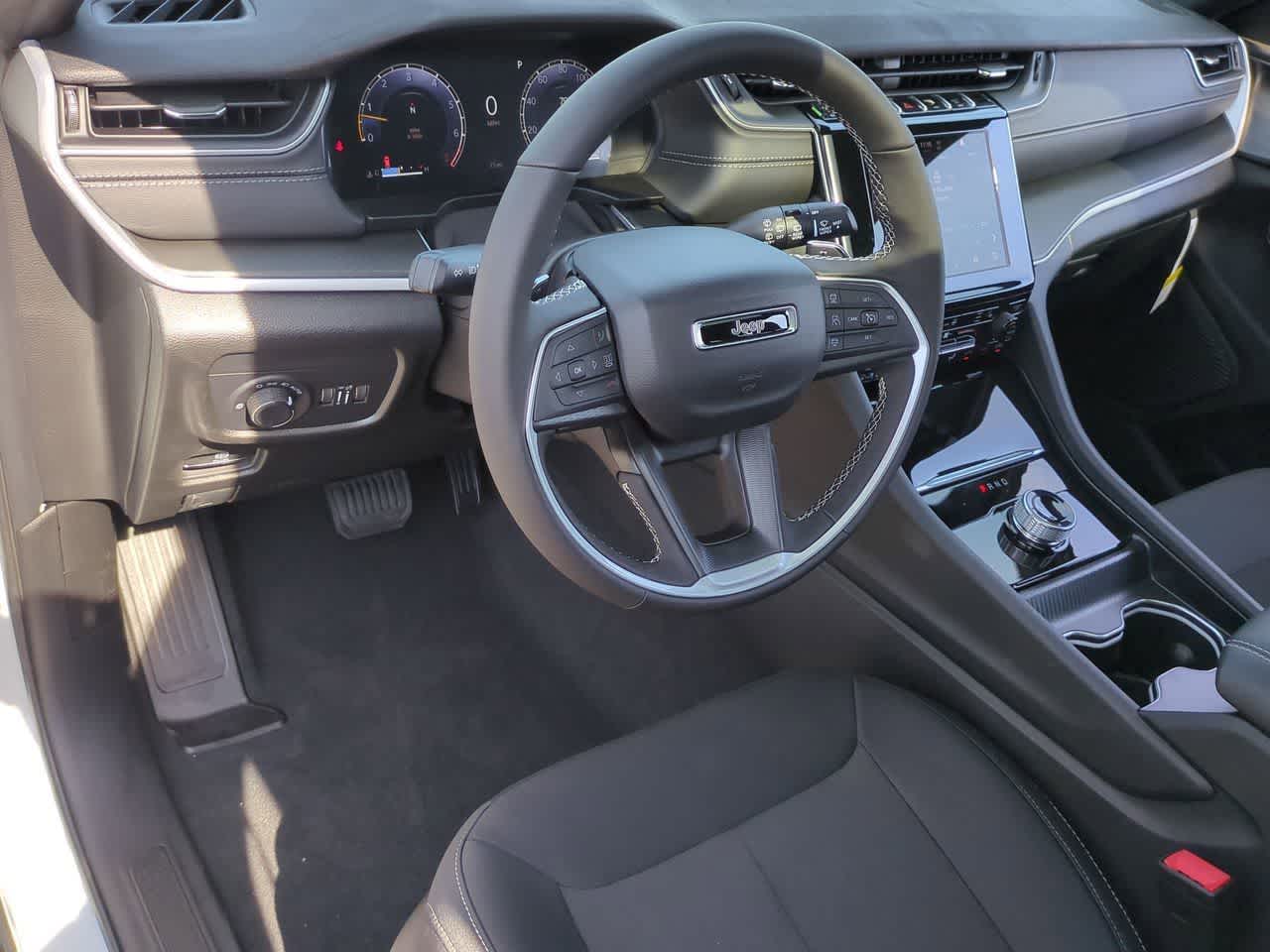 2025 Jeep Grand Cherokee GRAND CHEROKEE LAREDO X 4X4