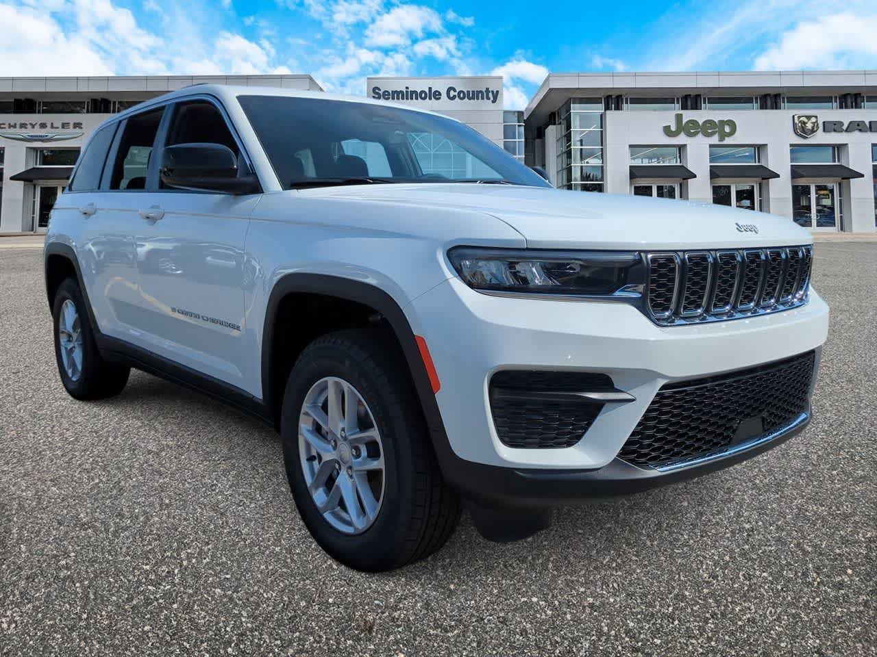 2025 Jeep Grand Cherokee GRAND CHEROKEE LAREDO X 4X4