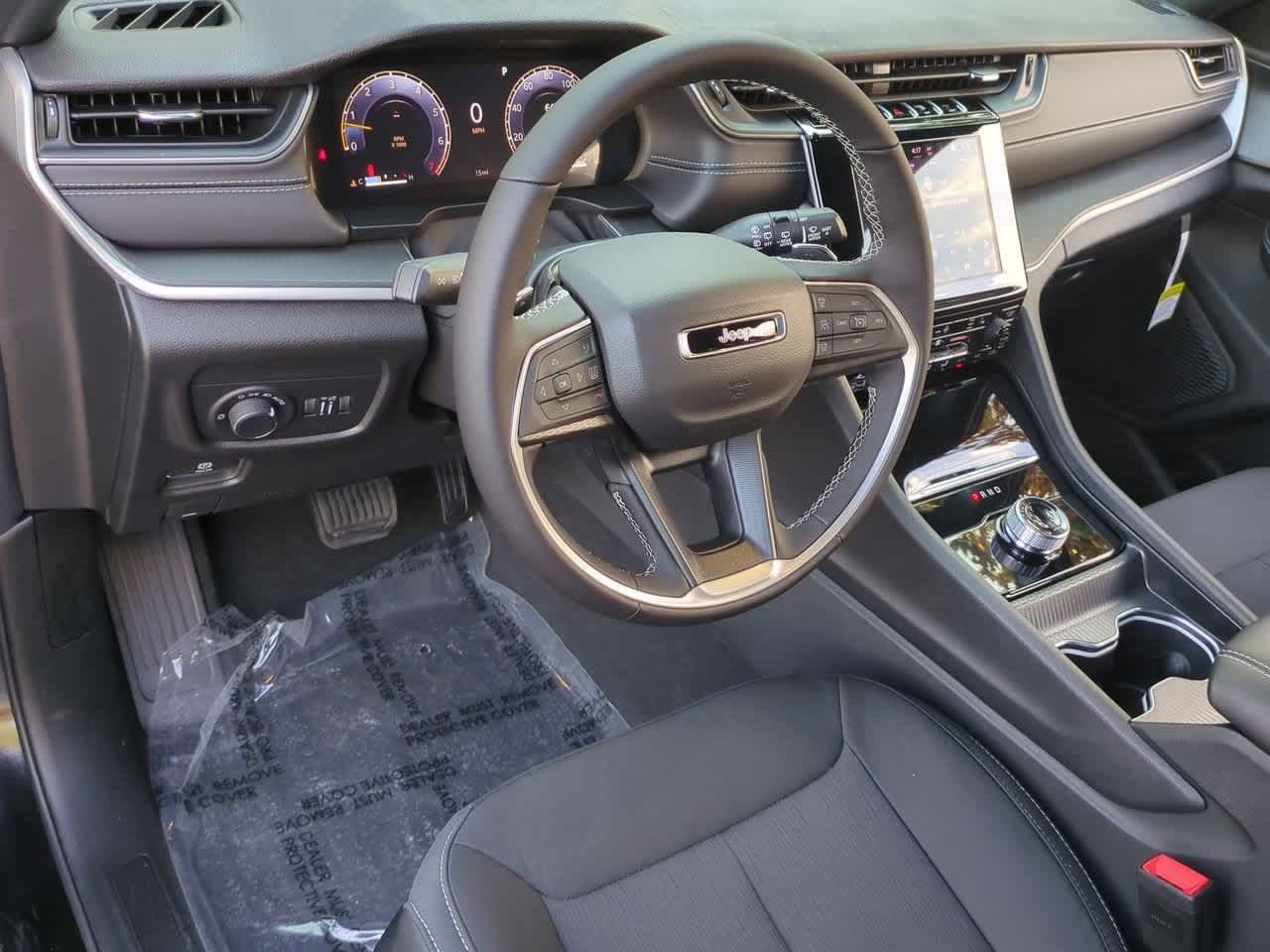 2025 Jeep Grand Cherokee GRAND CHEROKEE LAREDO X 4X4