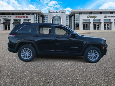 2025 Jeep Grand Cherokee GRAND CHEROKEE LAREDO X 4X4