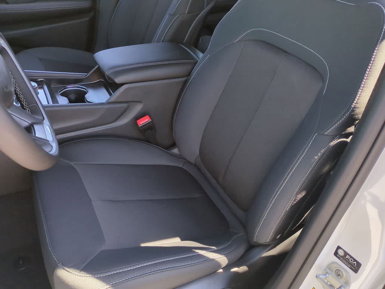 Jeep Grand Cherokee 2026 GRAND CHEROKEE LAREDO X 4X4