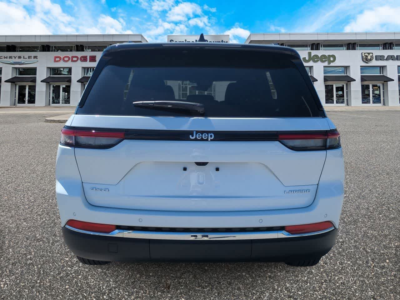 Jeep Grand Cherokee 2026 GRAND CHEROKEE LAREDO X 4X4