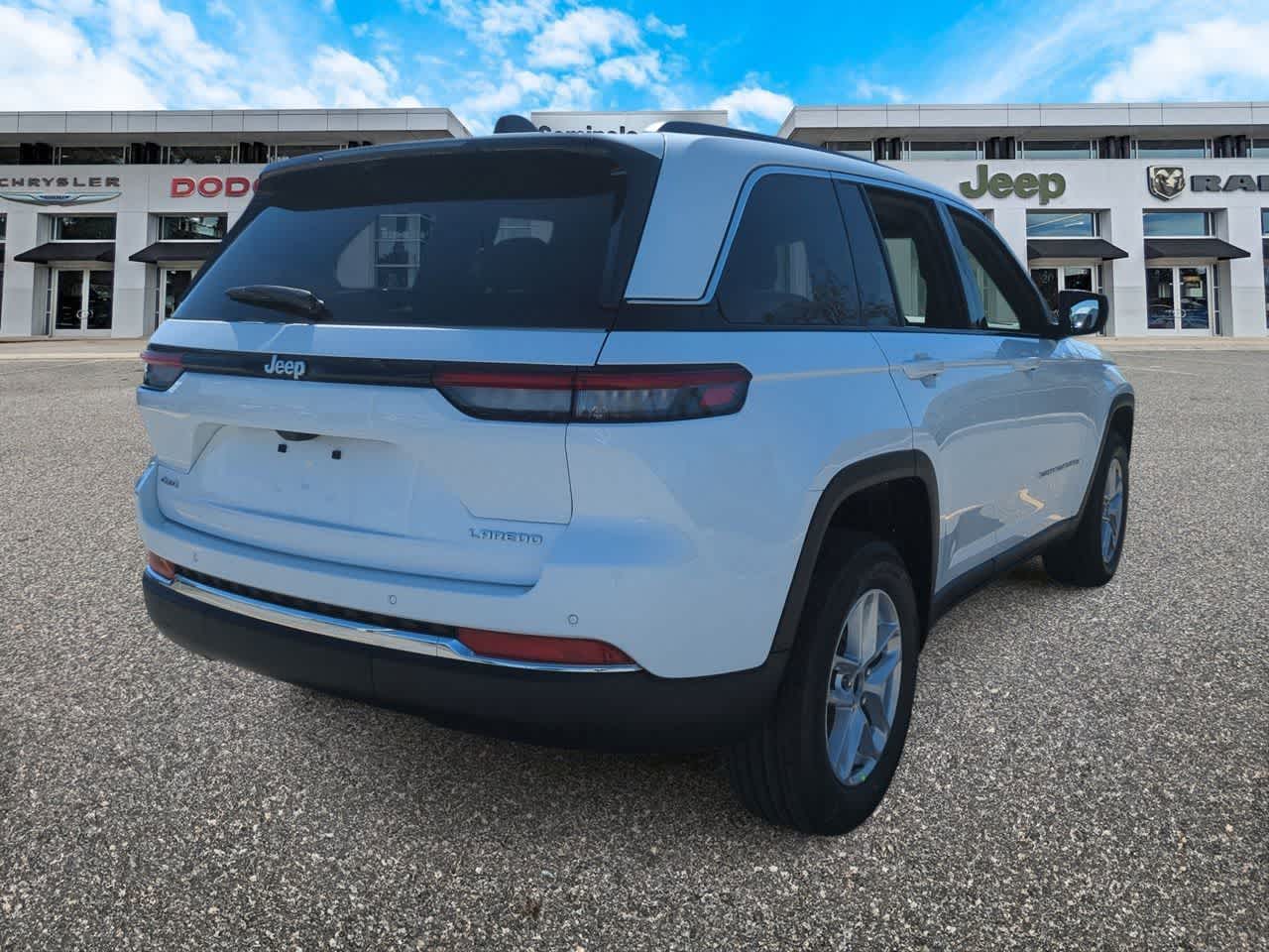 Jeep Grand Cherokee 2026 GRAND CHEROKEE LAREDO X 4X4