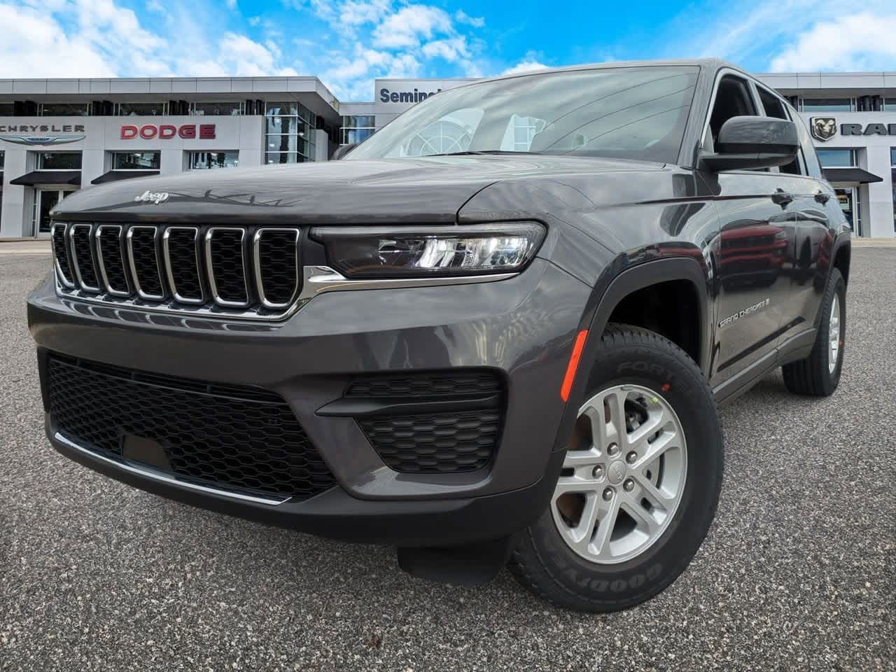 2025 Jeep Grand Cherokee GRAND CHEROKEE LAREDO 4X4