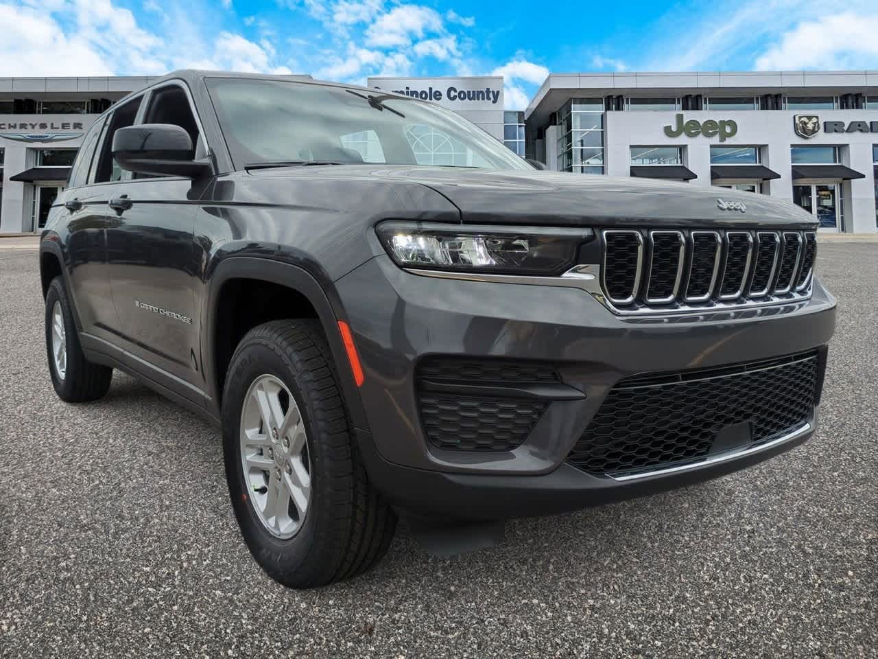 2025 Jeep Grand Cherokee GRAND CHEROKEE LAREDO 4X4