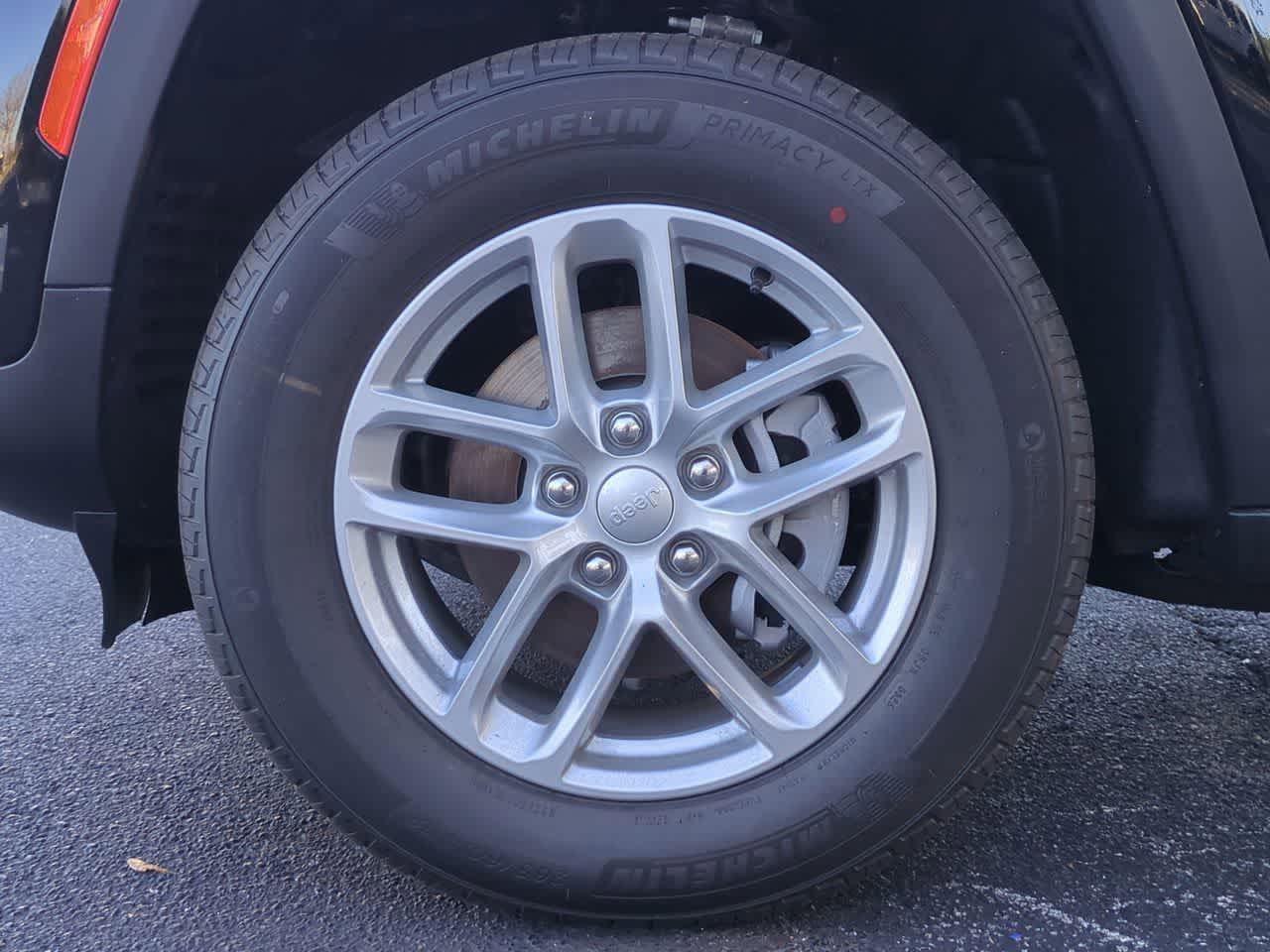 2025 Jeep Grand Cherokee GRAND CHEROKEE LAREDO X 4X4