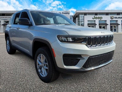 2025 Jeep Grand Cherokee GRAND CHEROKEE LAREDO X 4X4