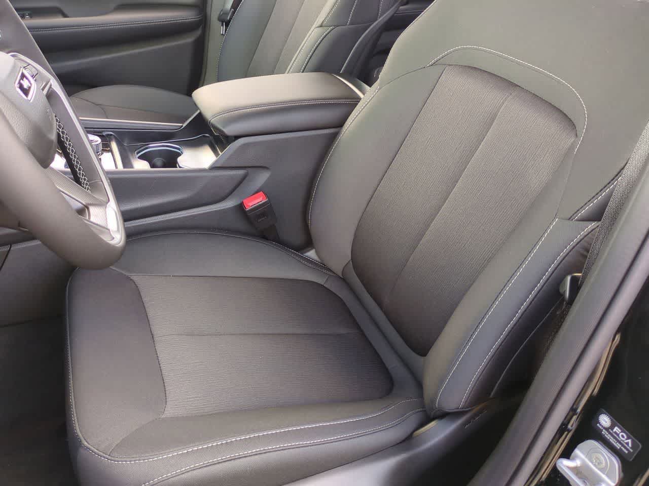 Jeep Grand Cherokee 2026 GRAND CHEROKEE LAREDO X 4X4