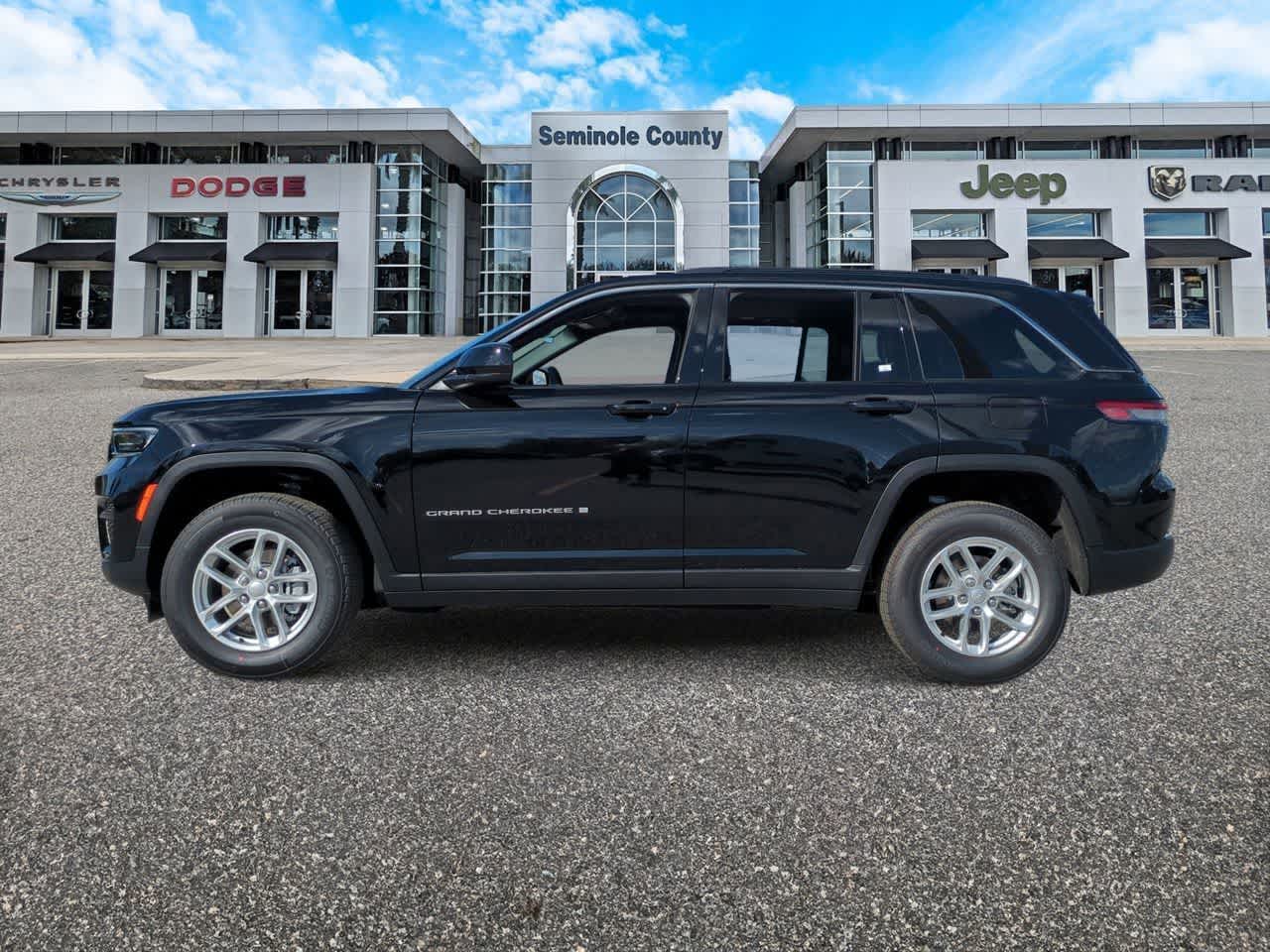 Jeep Grand Cherokee 2026 GRAND CHEROKEE LAREDO X 4X4