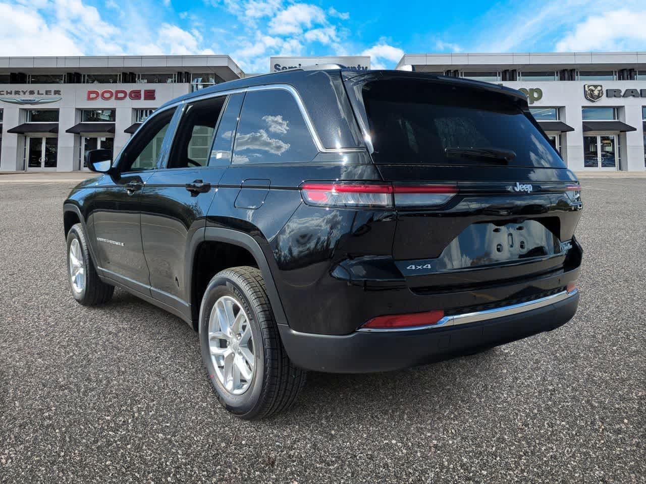 Jeep Grand Cherokee 2026 GRAND CHEROKEE LAREDO X 4X4