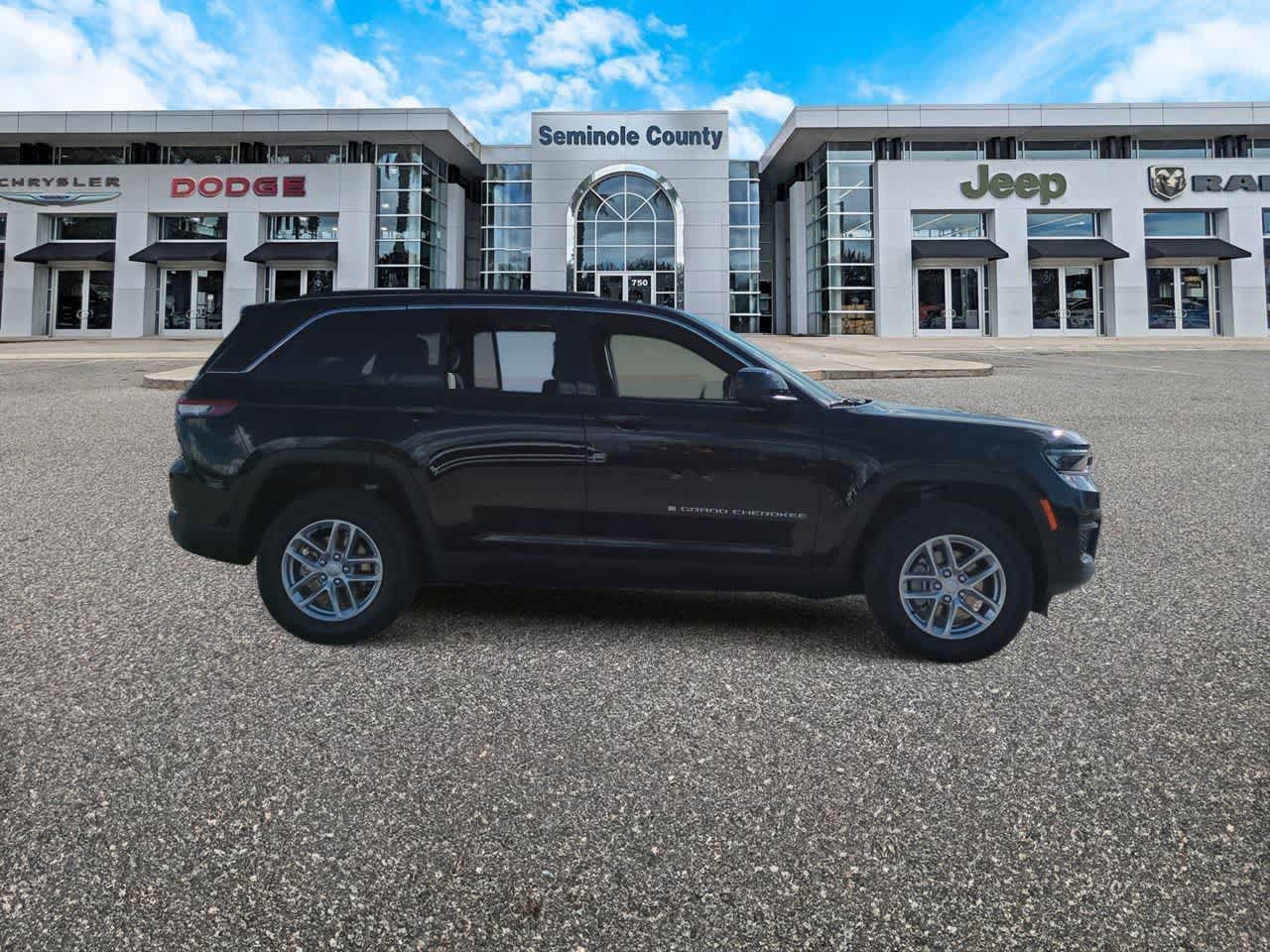 Jeep Grand Cherokee 2026 GRAND CHEROKEE LAREDO X 4X4