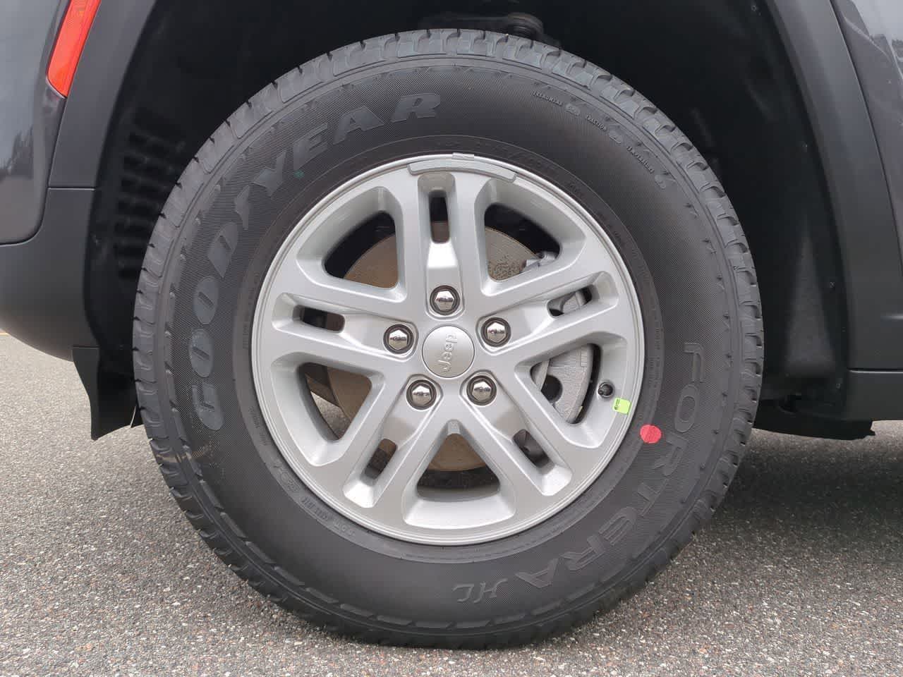 2025 Jeep Grand Cherokee GRAND CHEROKEE LAREDO 4X4