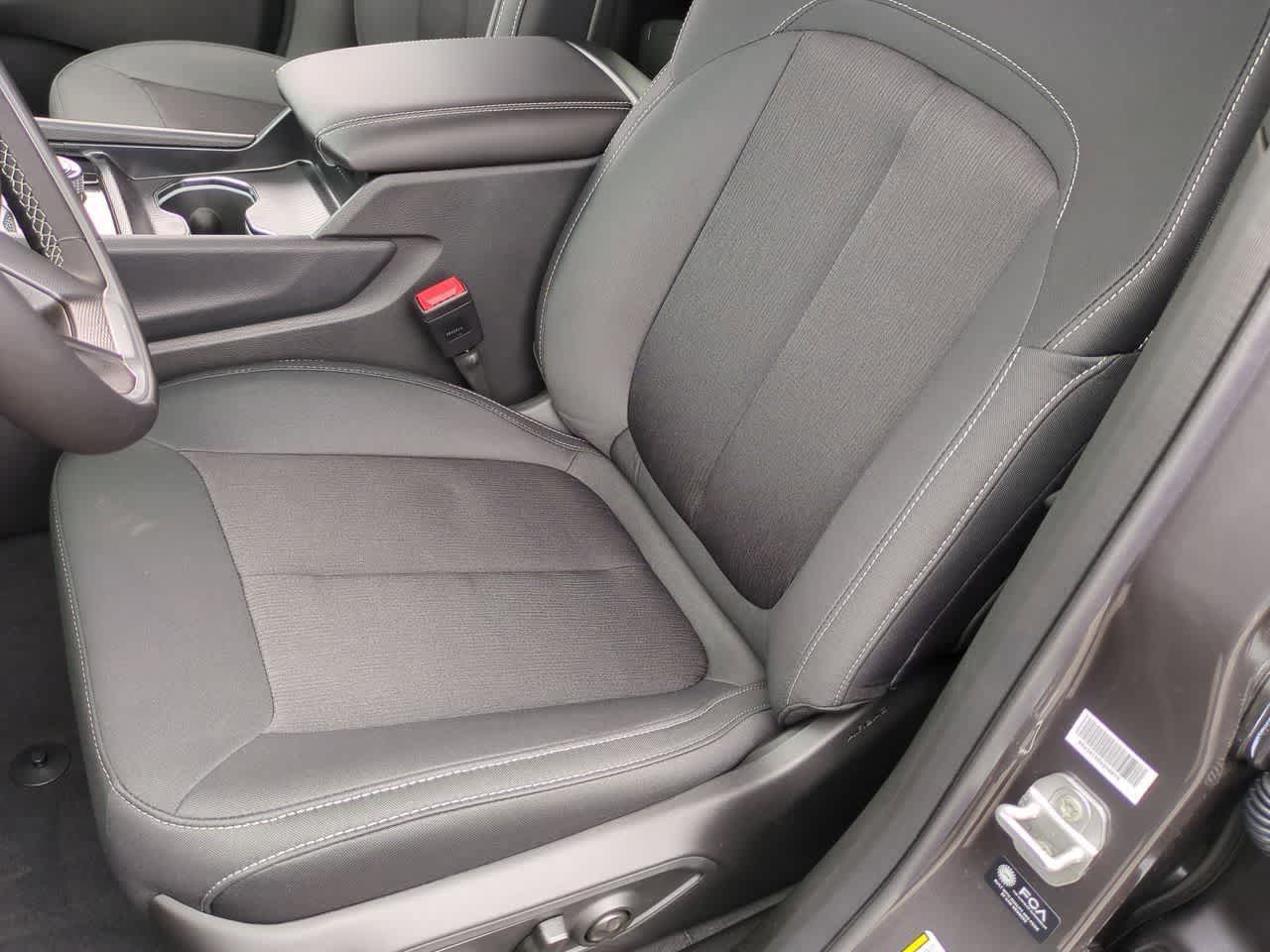 2025 Jeep Grand Cherokee GRAND CHEROKEE LAREDO 4X4