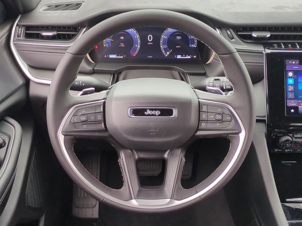 2025 Jeep Grand Cherokee GRAND CHEROKEE LAREDO 4X4