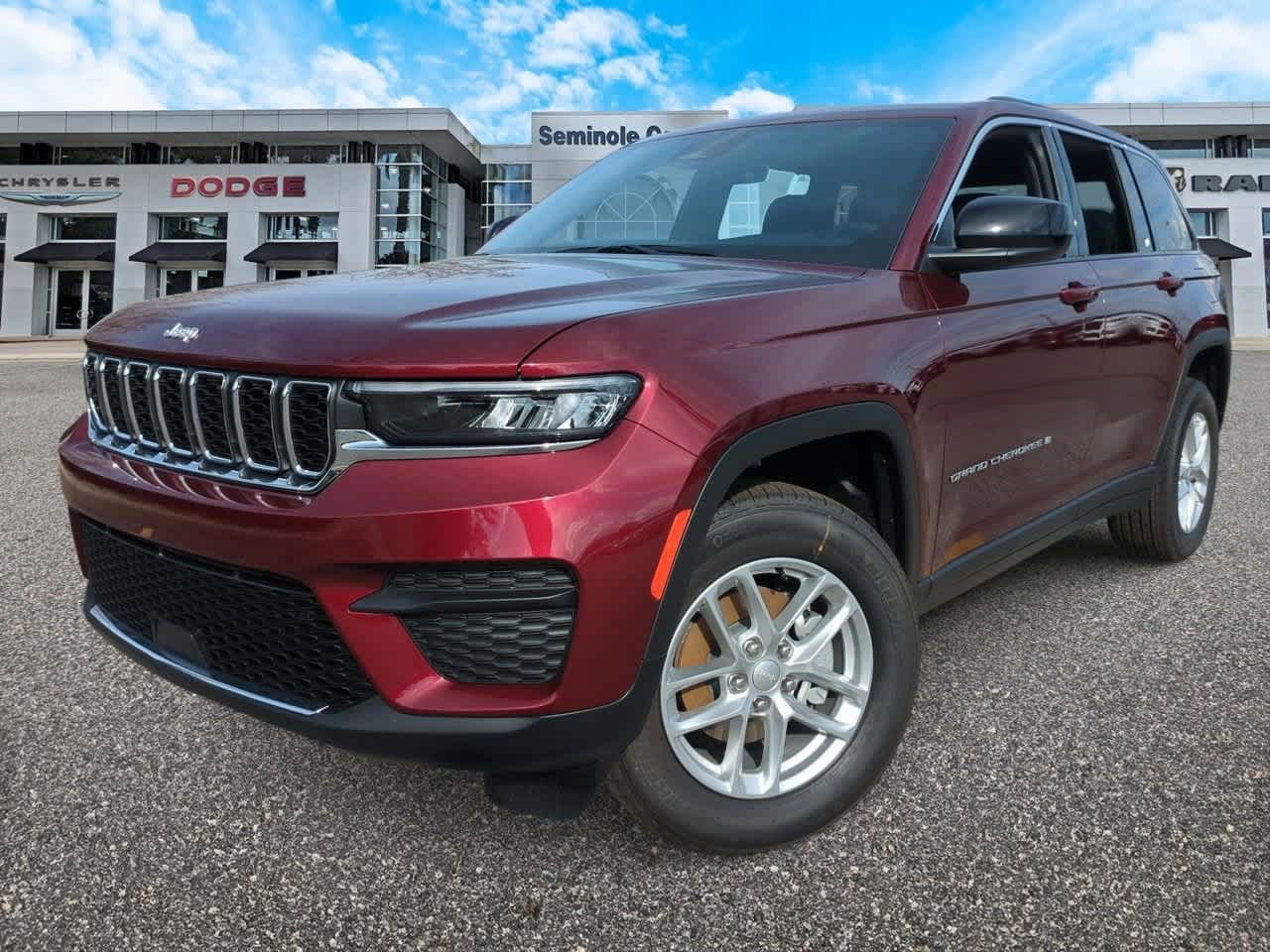 2025 Jeep Grand Cherokee GRAND CHEROKEE LAREDO X 4X4