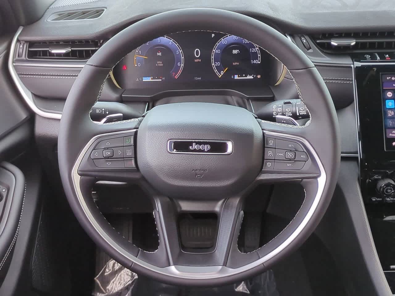 2025 Jeep Grand Cherokee GRAND CHEROKEE LAREDO X 4X4