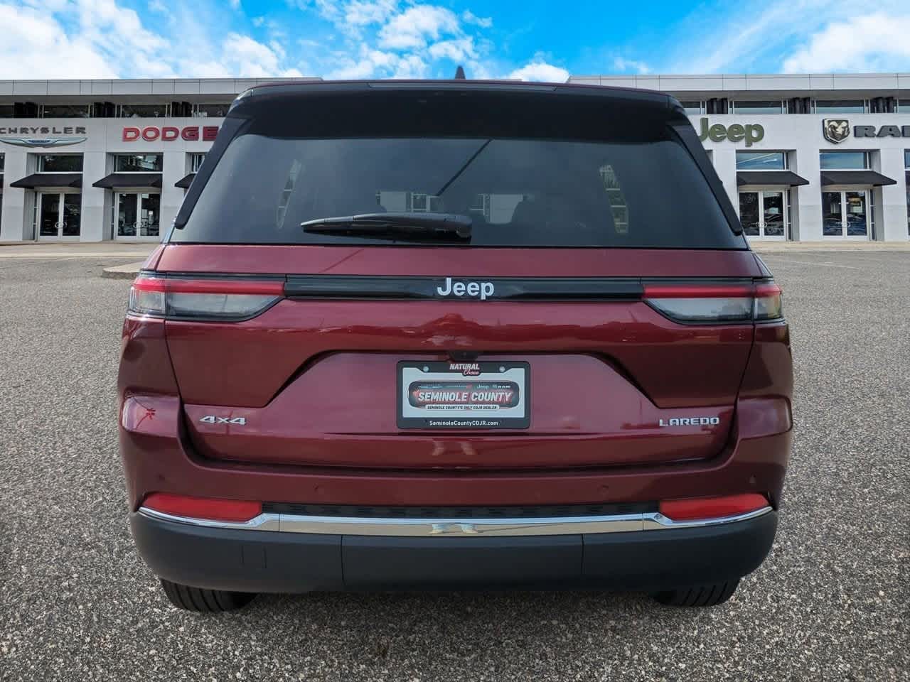 2025 Jeep Grand Cherokee GRAND CHEROKEE LAREDO X 4X4