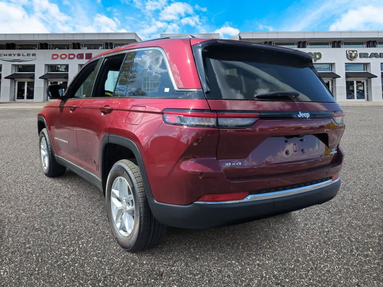 Jeep Grand Cherokee 2026 GRAND CHEROKEE LAREDO X 4X4