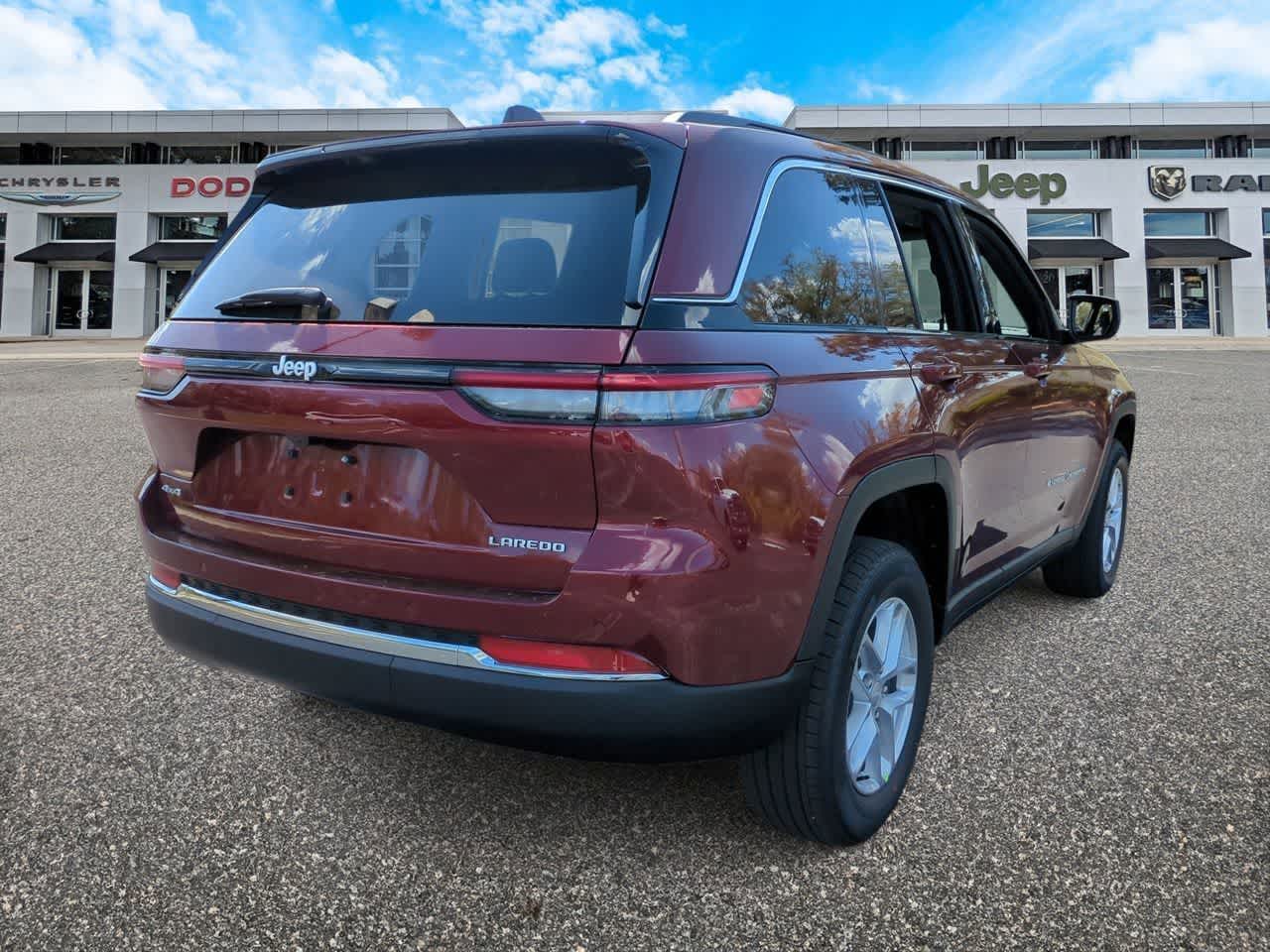 Jeep Grand Cherokee 2026 GRAND CHEROKEE LAREDO X 4X4