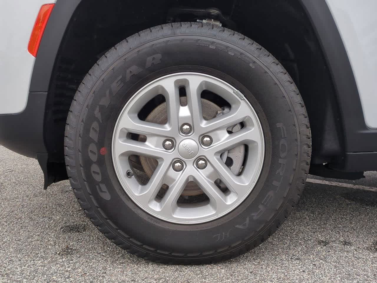 2025 Jeep Grand Cherokee GRAND CHEROKEE LAREDO 4X4