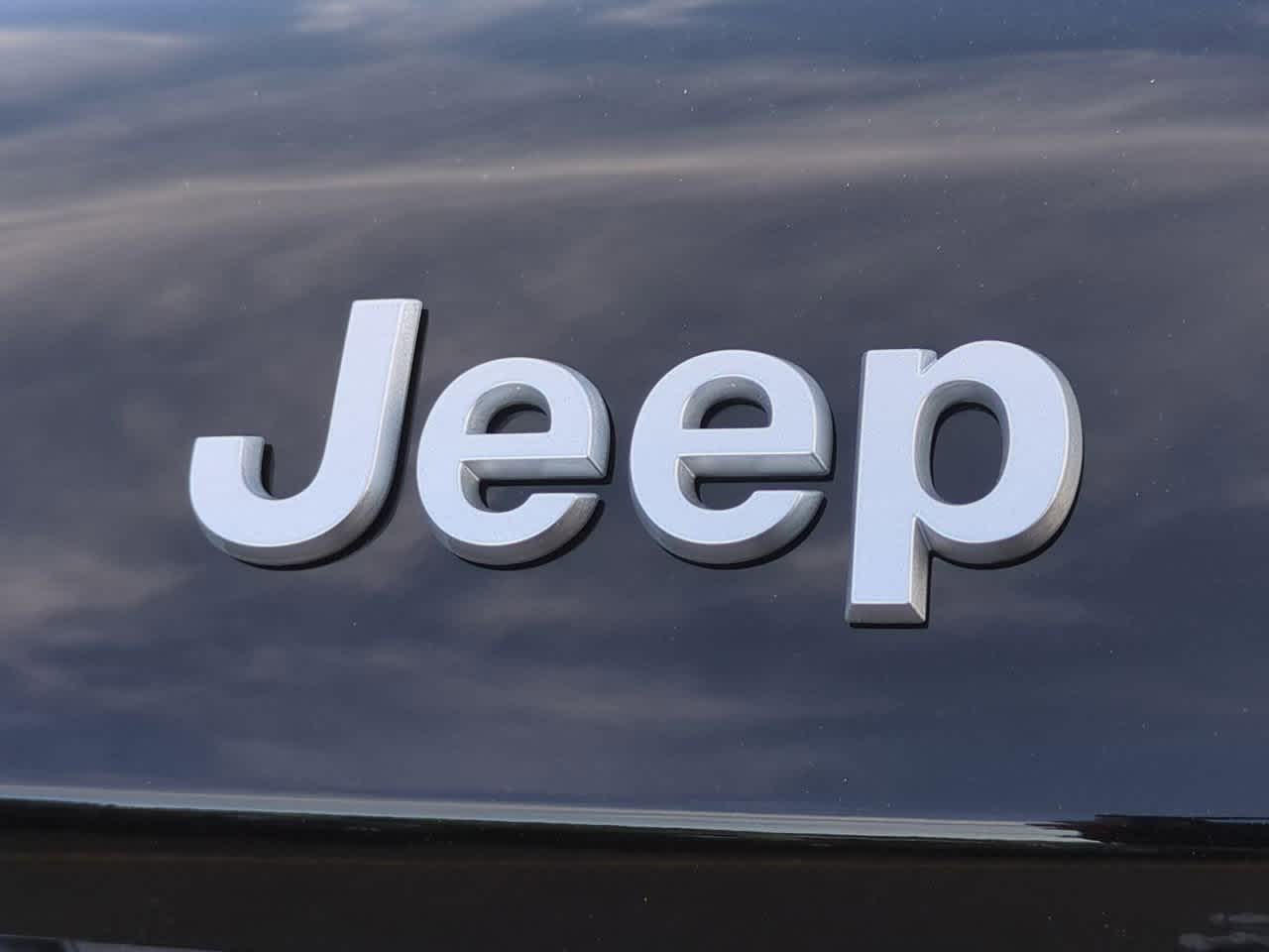 2025 Jeep Grand Cherokee GRAND CHEROKEE LAREDO 4X4