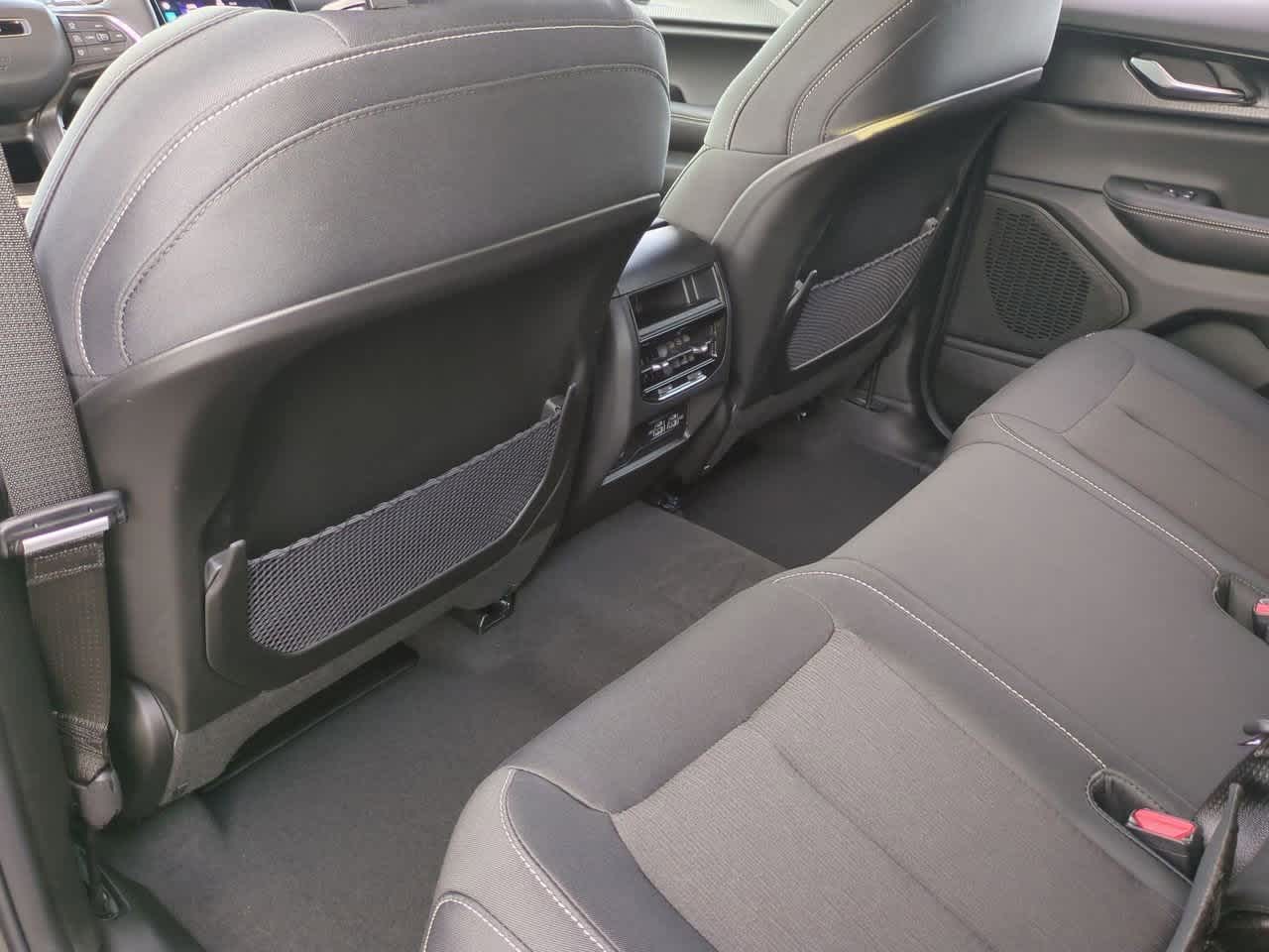 2025 Jeep Grand Cherokee GRAND CHEROKEE LAREDO 4X4