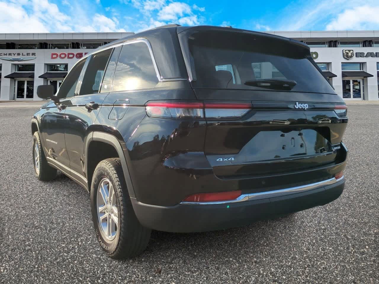 2025 Jeep Grand Cherokee GRAND CHEROKEE LAREDO 4X4