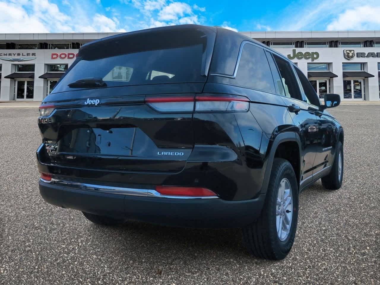 2025 Jeep Grand Cherokee GRAND CHEROKEE LAREDO 4X4