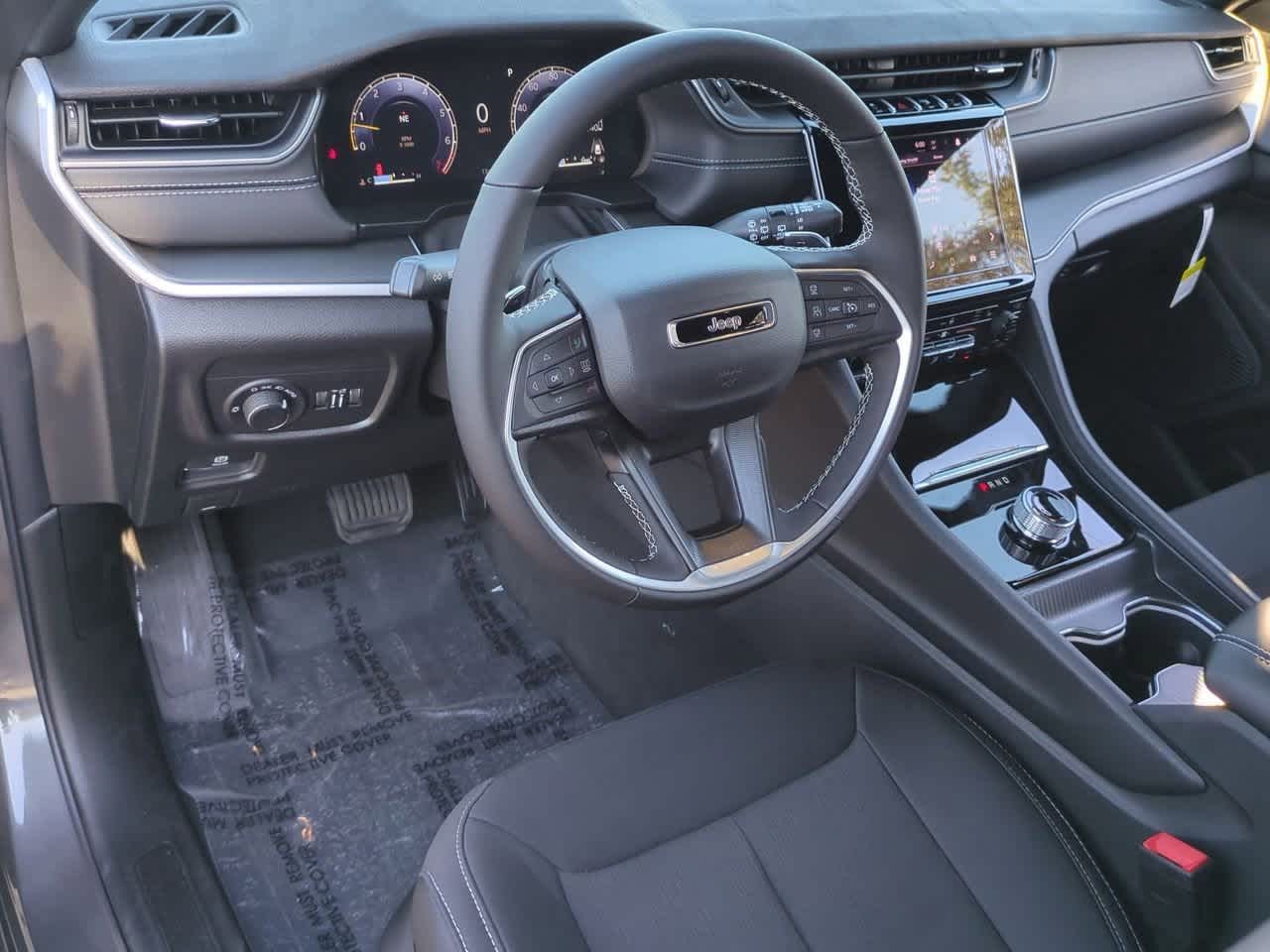 2025 Jeep Grand Cherokee GRAND CHEROKEE LAREDO X 4X4