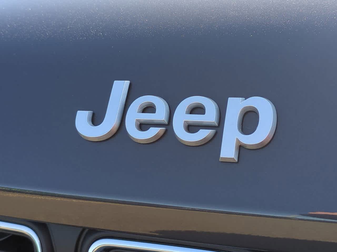 2025 Jeep Grand Cherokee GRAND CHEROKEE LAREDO X 4X4