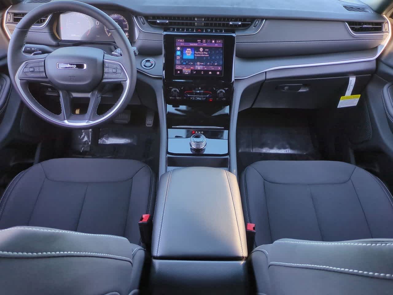 2025 Jeep Grand Cherokee GRAND CHEROKEE LAREDO X 4X4