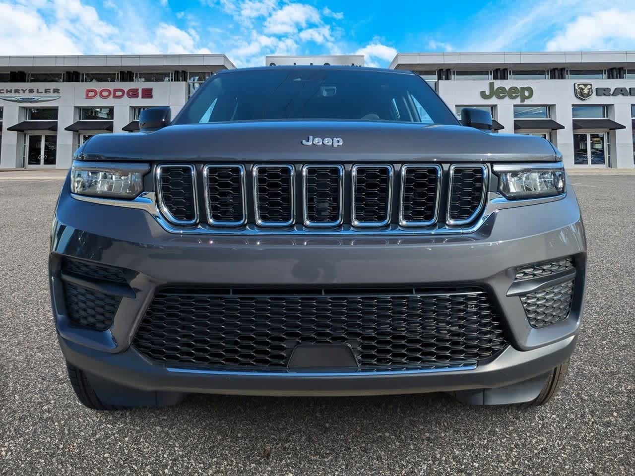 2025 Jeep Grand Cherokee GRAND CHEROKEE LAREDO X 4X4