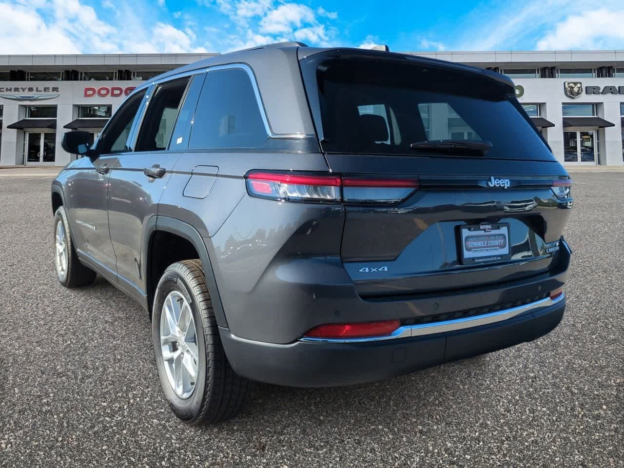 2025 Jeep Grand Cherokee GRAND CHEROKEE LAREDO X 4X4