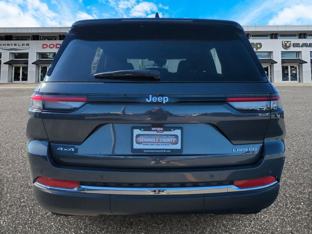 2025 Jeep Grand Cherokee GRAND CHEROKEE LAREDO X 4X4