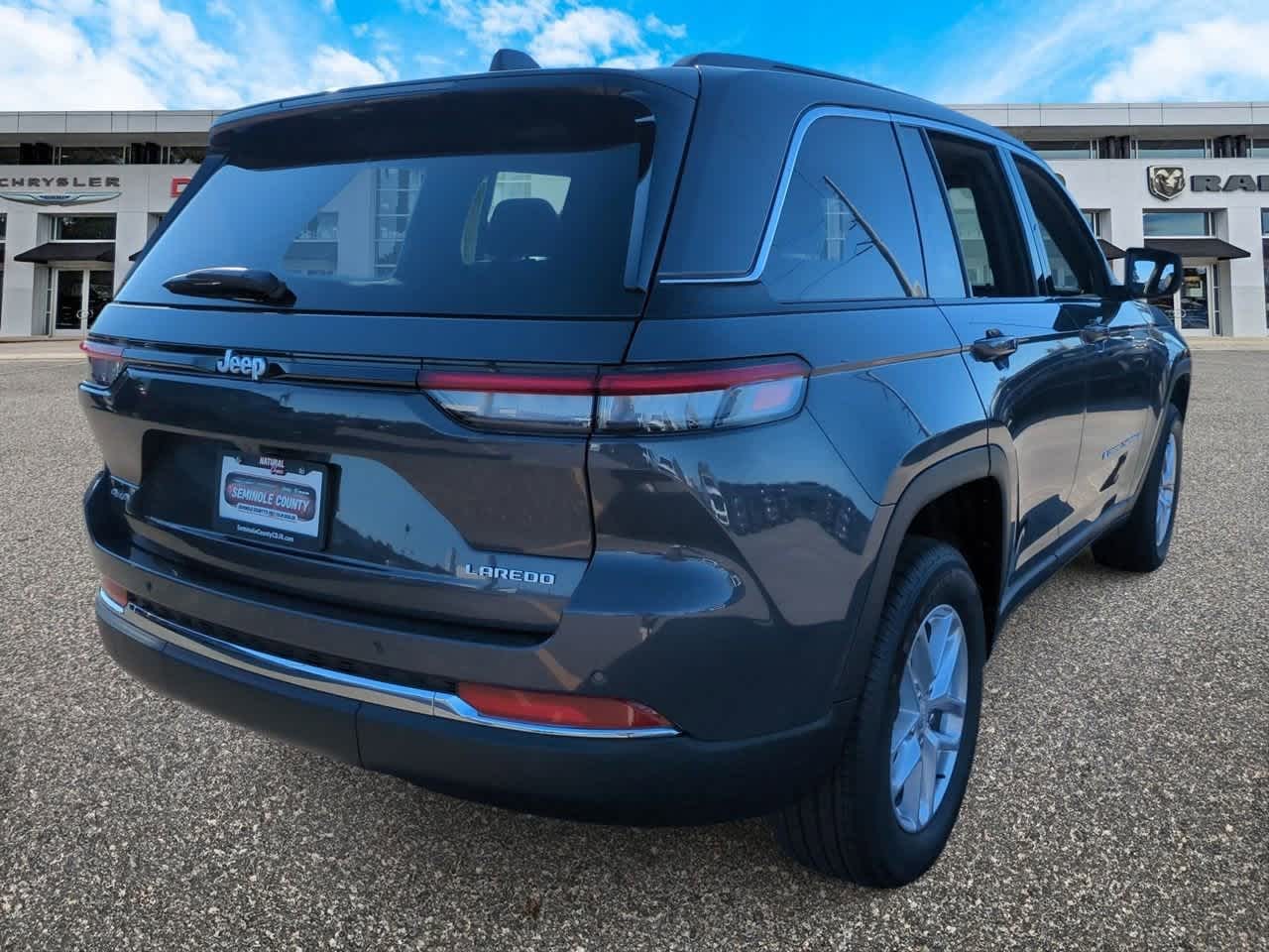 2025 Jeep Grand Cherokee GRAND CHEROKEE LAREDO X 4X4