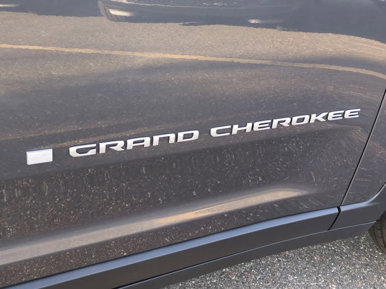 2025 Jeep Grand Cherokee GRAND CHEROKEE LAREDO X 4X4