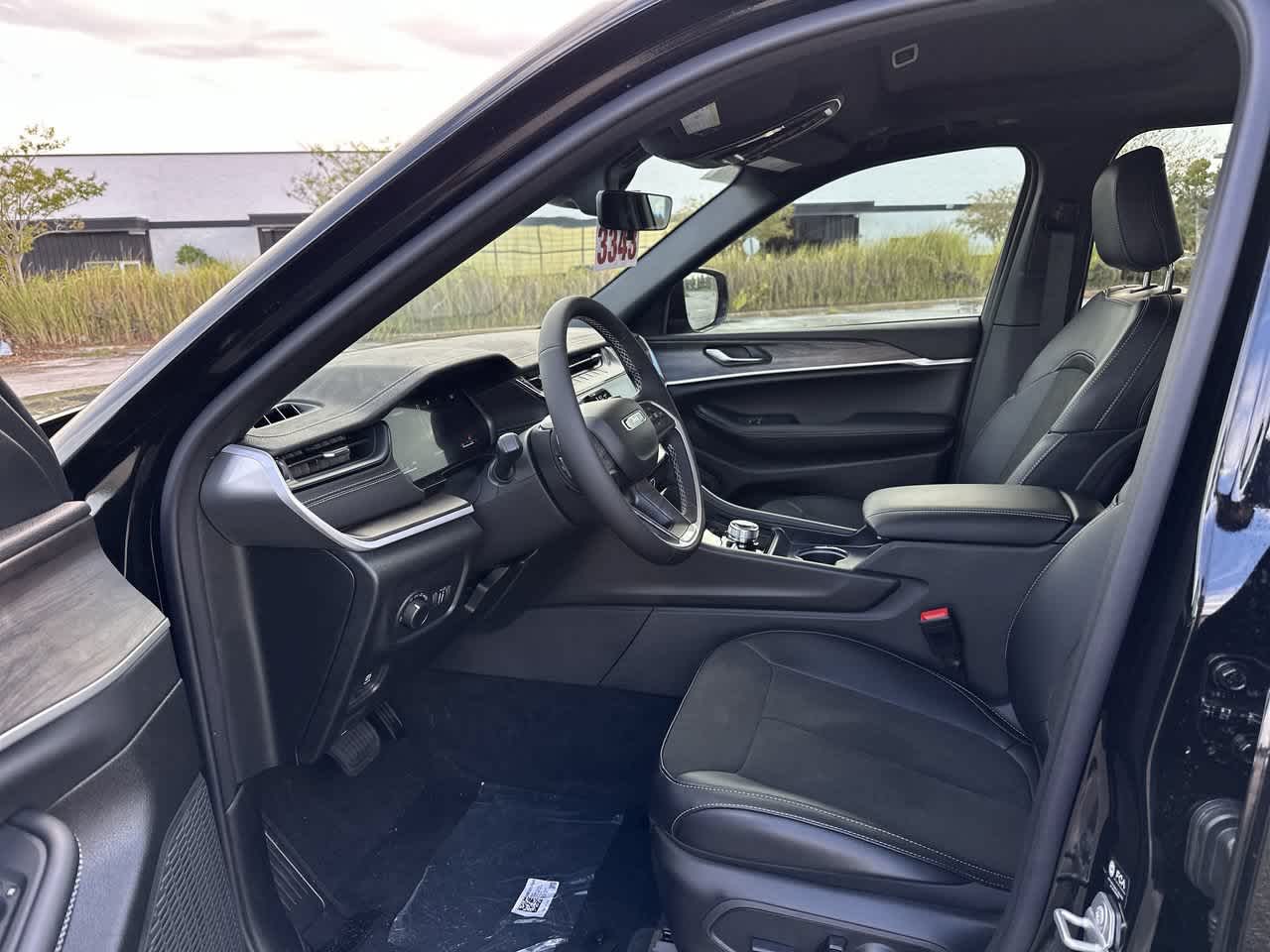 Jeep Grand Cherokee 2027 GRAND CHEROKEE LAREDO ALTITUDE 4X4
