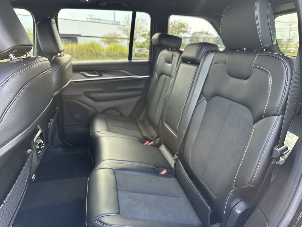 Jeep Grand Cherokee 2027 GRAND CHEROKEE LAREDO ALTITUDE 4X4