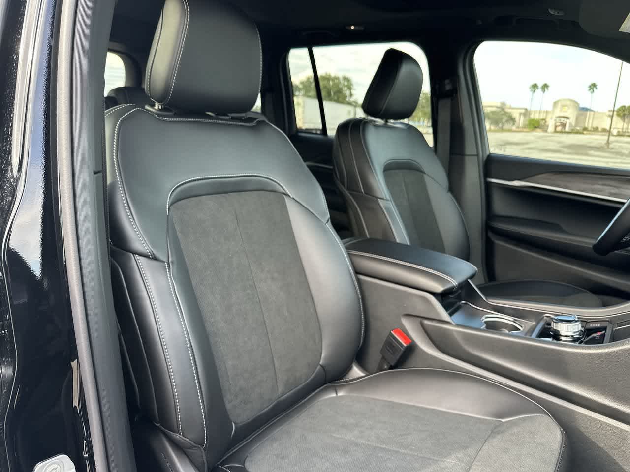 Jeep Grand Cherokee 2027 GRAND CHEROKEE LAREDO ALTITUDE 4X4