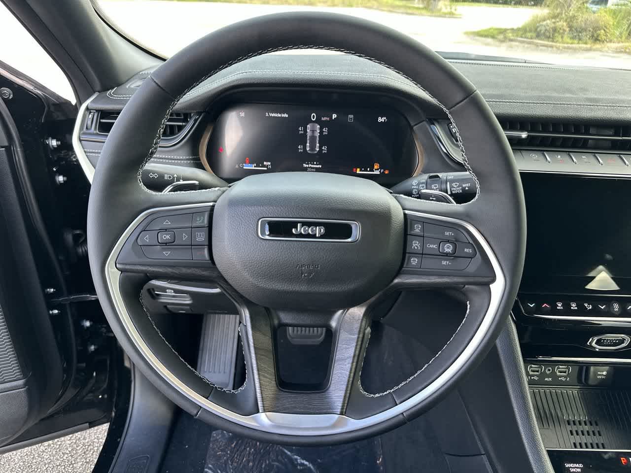 Jeep Grand Cherokee 2027 GRAND CHEROKEE LAREDO ALTITUDE 4X4