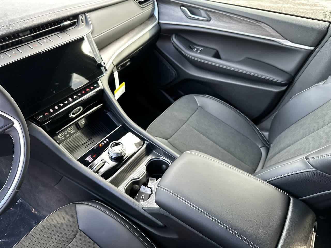 Jeep Grand Cherokee 2027 GRAND CHEROKEE LAREDO ALTITUDE 4X4