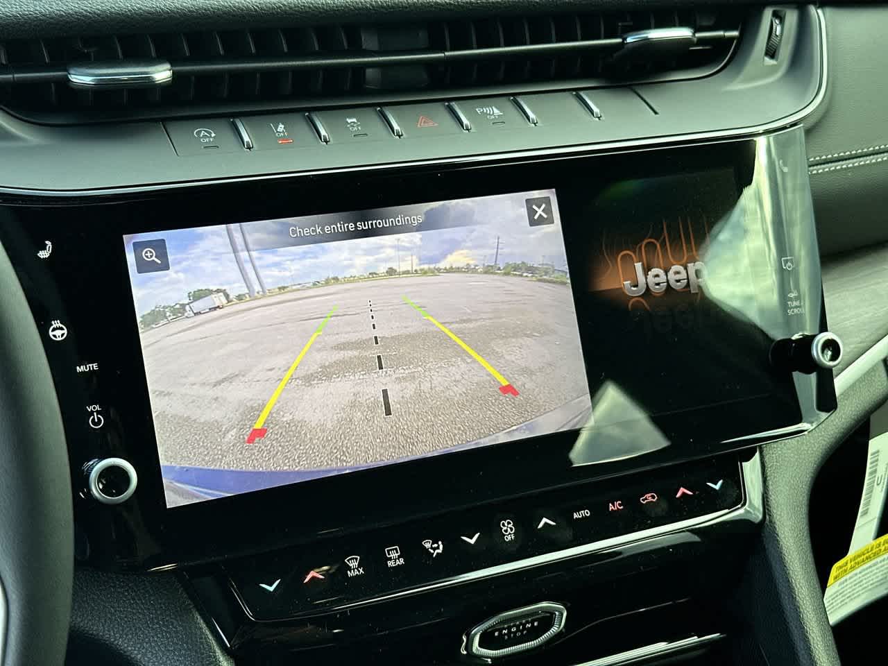 Jeep Grand Cherokee 2027 GRAND CHEROKEE LAREDO ALTITUDE 4X4