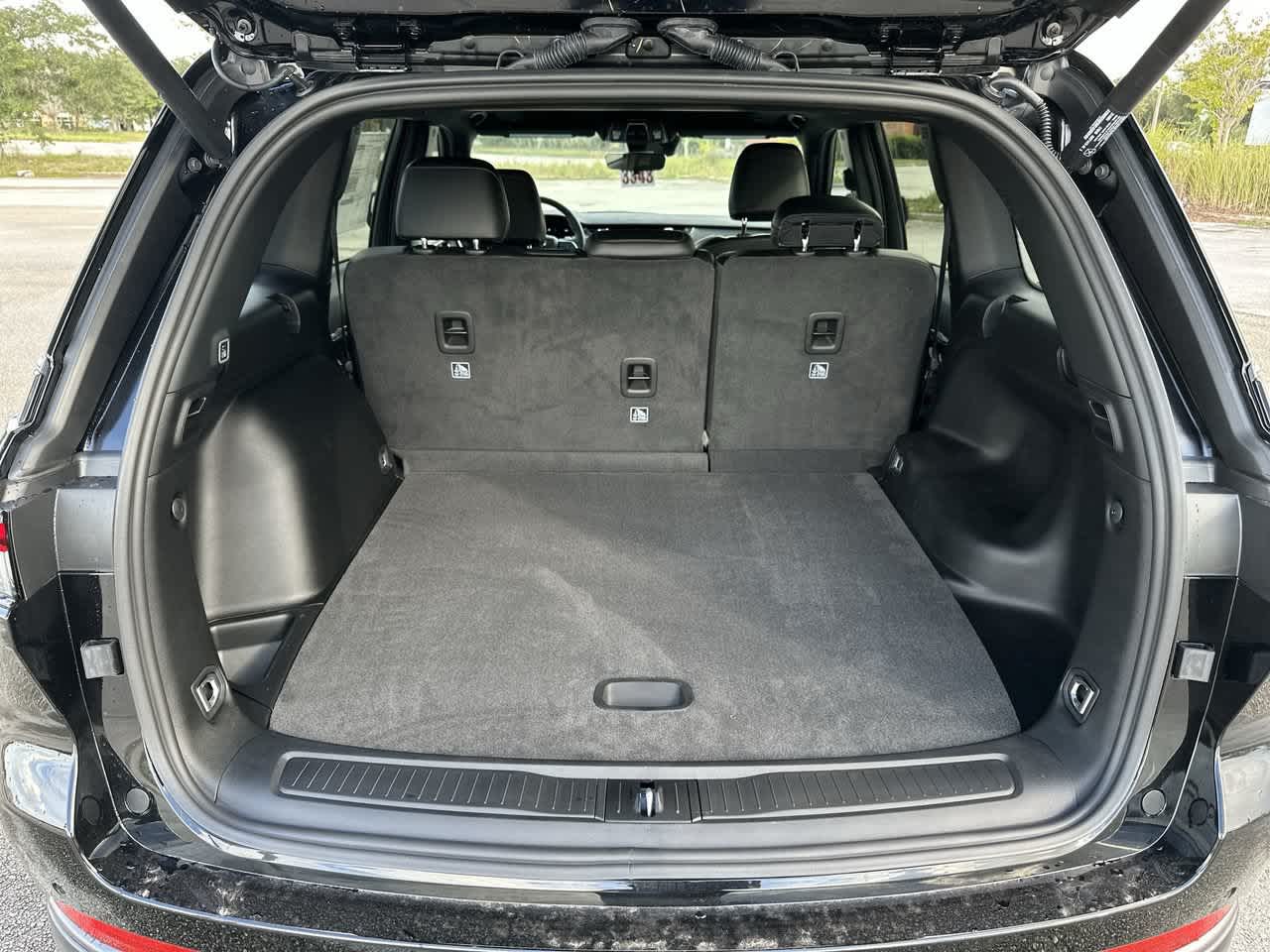 Jeep Grand Cherokee 2027 GRAND CHEROKEE LAREDO ALTITUDE 4X4