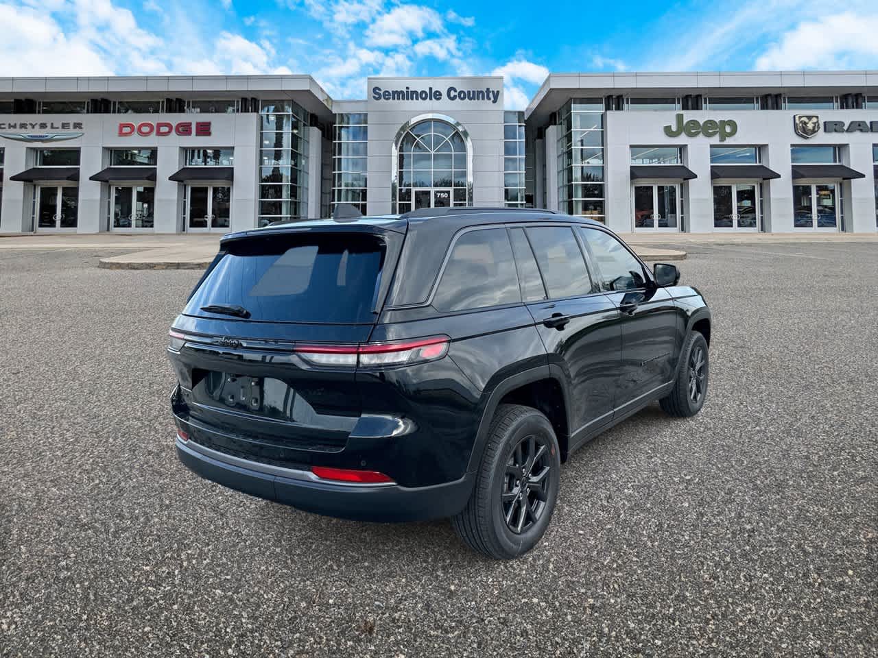 Jeep Grand Cherokee 2027 GRAND CHEROKEE LAREDO ALTITUDE 4X4