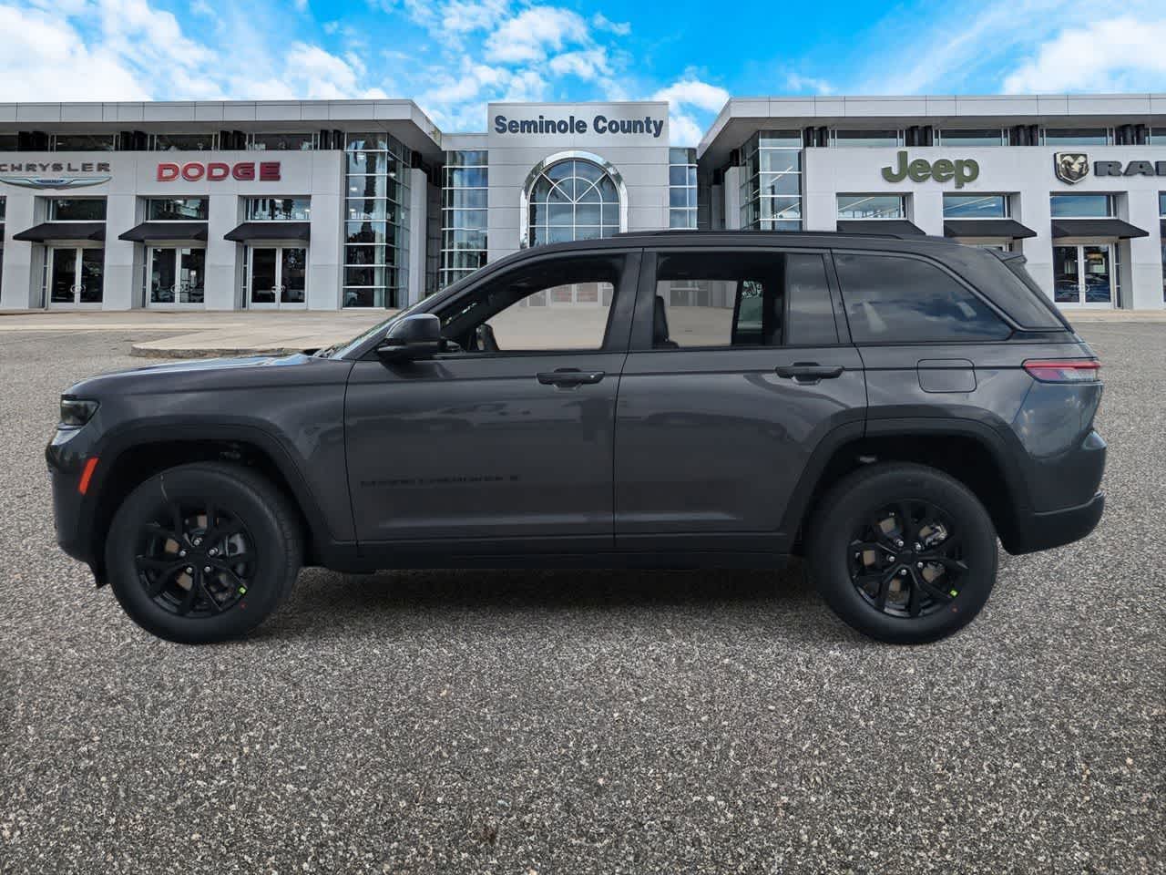 Jeep Grand Cherokee 2026 GRAND CHEROKEE LAREDO ALTITUDE 4X4