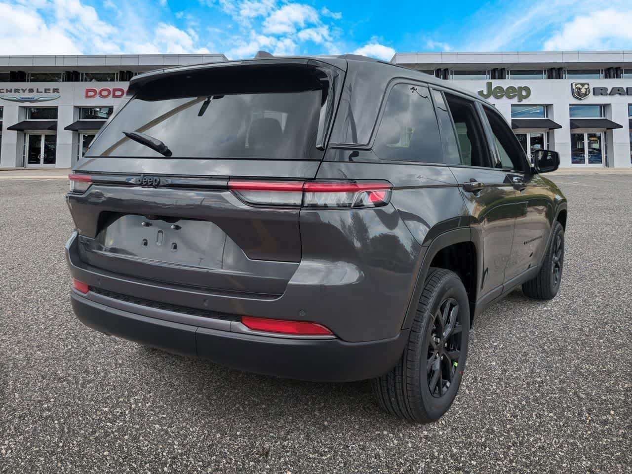 Jeep Grand Cherokee 2026 GRAND CHEROKEE LAREDO ALTITUDE 4X4